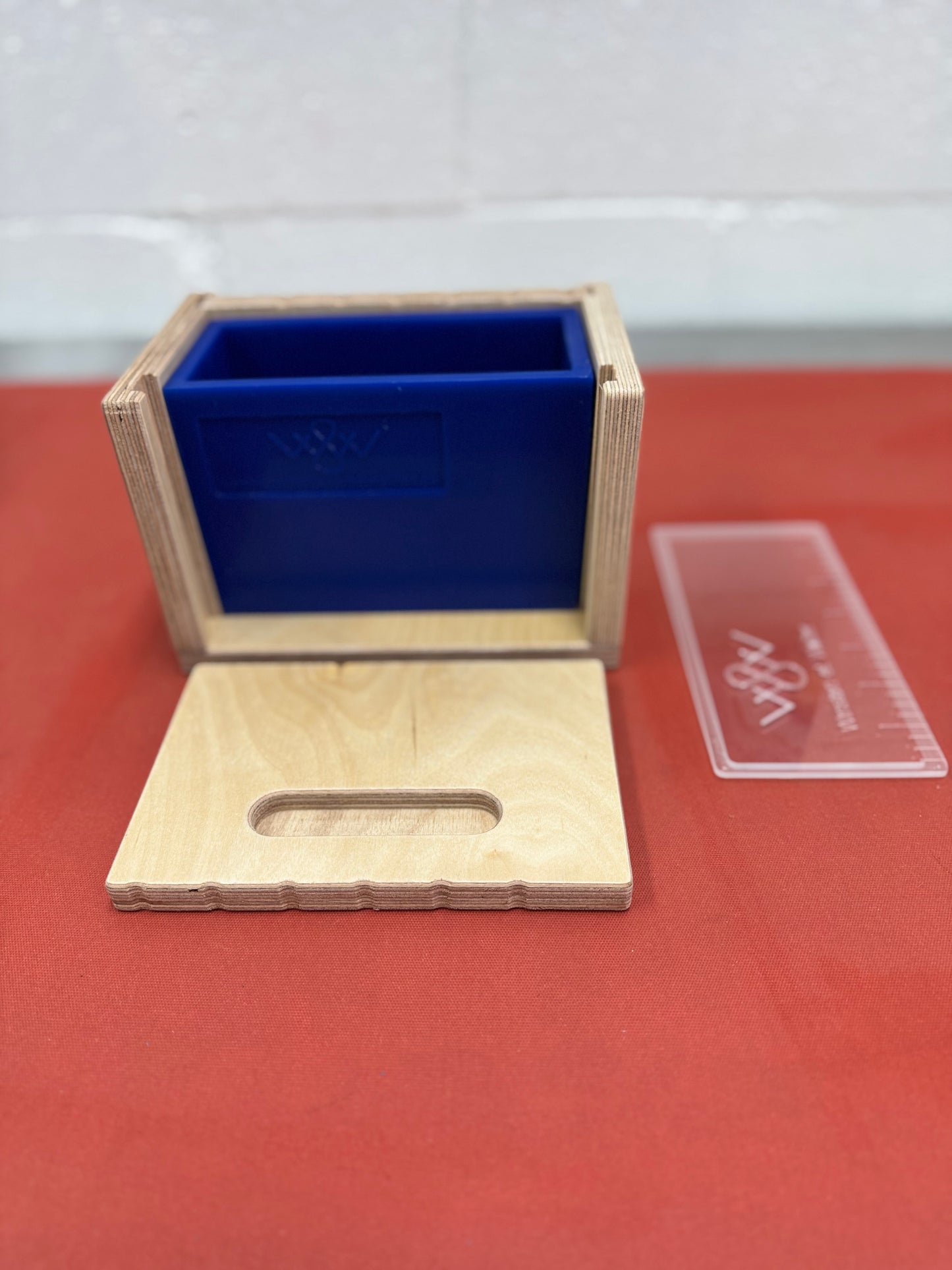 PATRICK MOLD WITH CAP LID 4" T & S