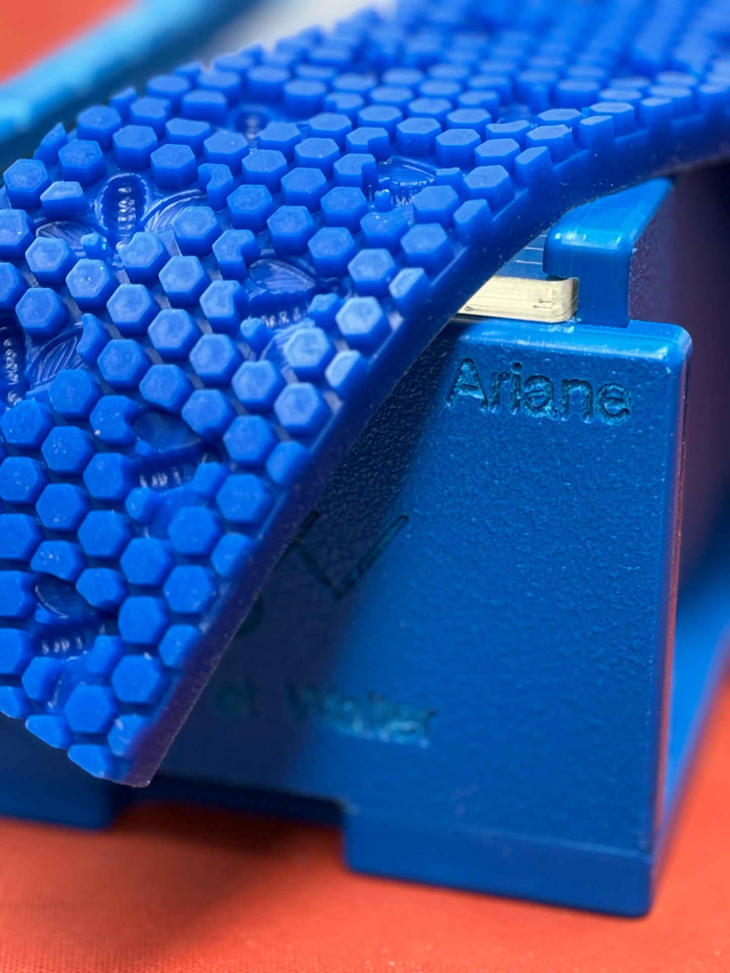 ARIANE MOLD SILICONE HONEY BEE IMPRESSION MAT/  MOULE ARIANE TAPIS D'IMPRESSION D'ABEILLE EN SILICONE